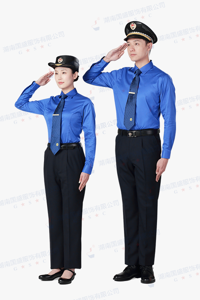 新城管内穿衬衣